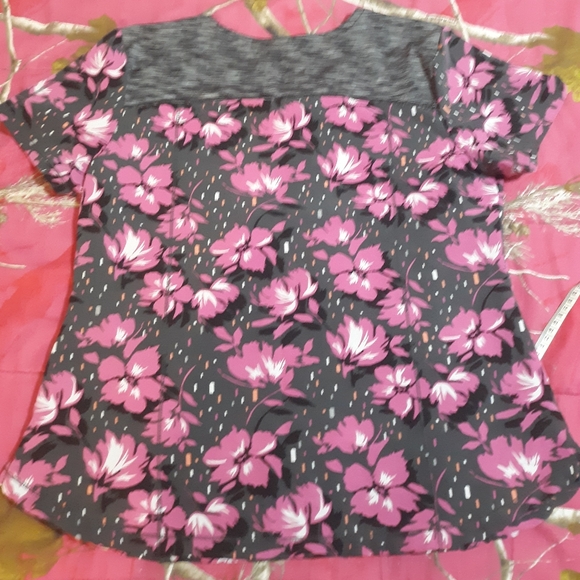 DICKIES FLORAL SCRUB TOP - Picture 5 of 9
